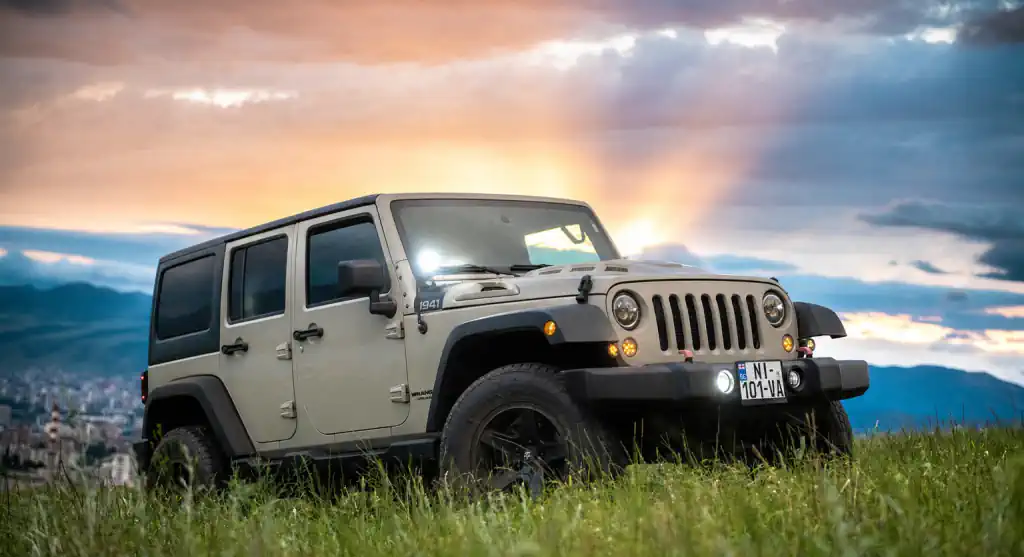 Jeep Wrangler 2017 green front view