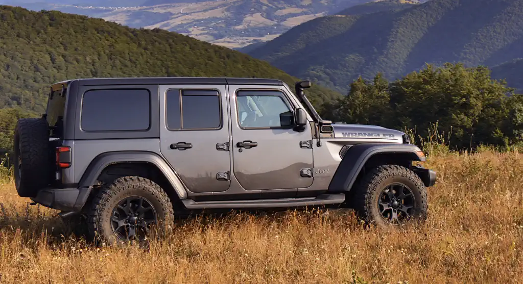 Jeep Wrangler 2018 right mountain view